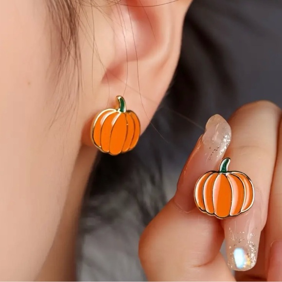 NWT Pumpkin Stud Earrings - Picture 3 of 4